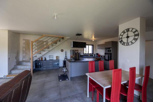 Belle Villa récente avec vue dominante et prestations modernes