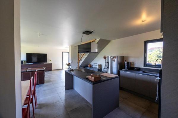 Belle Villa récente avec vue dominante et prestations modernes