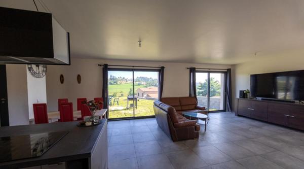 Belle Villa récente avec vue dominante et prestations modernes