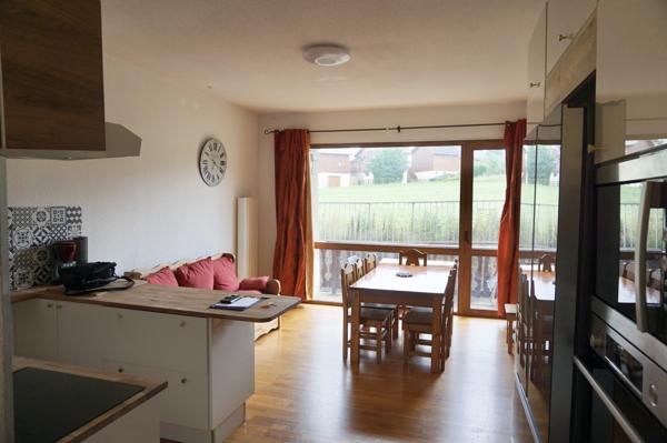 Appartement
         3 pièces
        - 76 m² 194 400 € *