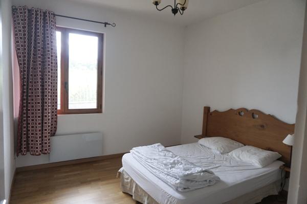 Appartement
         3 pièces
        - 76 m² 194 400 € *