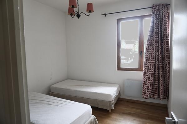 Appartement
         3 pièces
        - 76 m² 194 400 € *