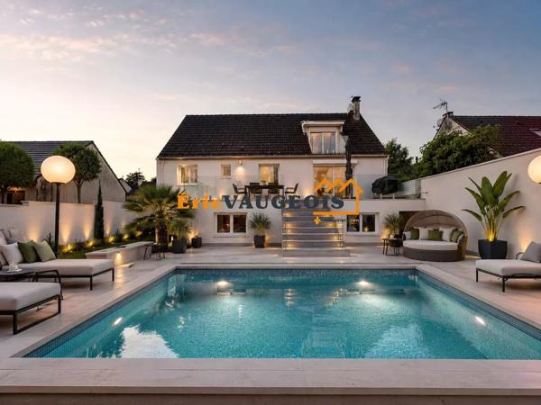 Vente                                                      Maison
                        
                     8 pièces                      175 m2                     à Coulommiers