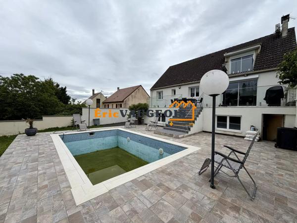 Vente                                                      Maison
                        
                     8 pièces                      175 m2                     à Coulommiers