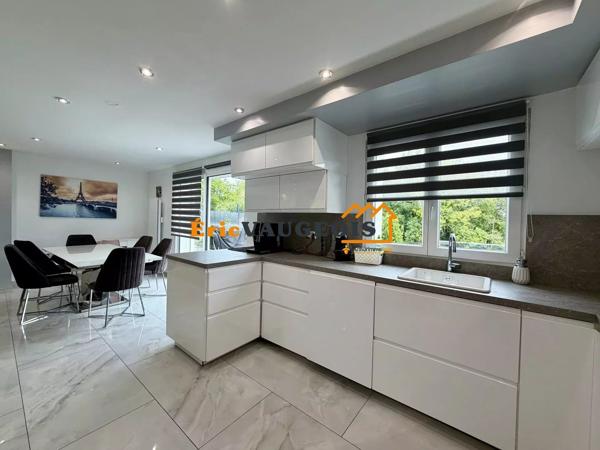 Vente                                                      Maison
                        
                     8 pièces                      175 m2                     à Coulommiers