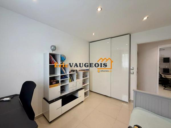 Vente                                                      Maison
                        
                     8 pièces                      175 m2                     à Coulommiers