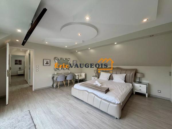 Vente                                                      Maison
                        
                     8 pièces                      175 m2                     à Coulommiers
