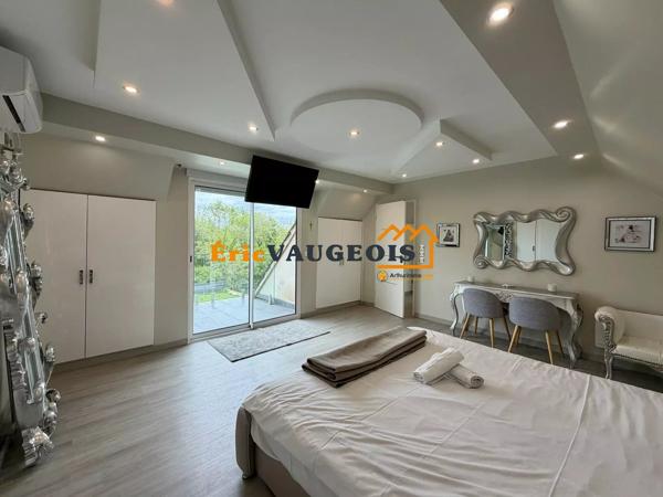 Vente                                                      Maison
                        
                     8 pièces                      175 m2                     à Coulommiers
