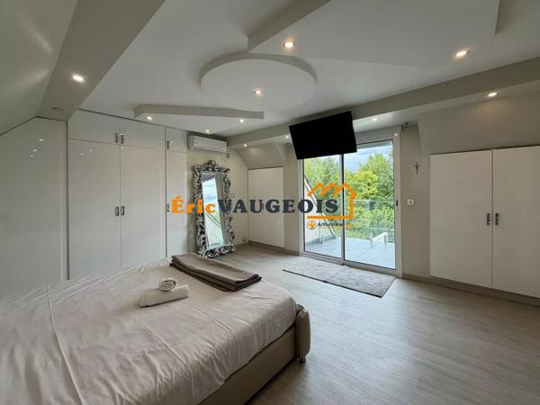 Vente                                                      Maison
                        
                     8 pièces                      175 m2                     à Coulommiers