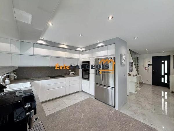 Vente                                                      Maison
                        
                     8 pièces                      175 m2                     à Coulommiers