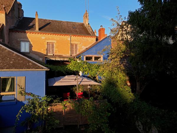 Maison de caractère à vendre 6 pièces LA CHATRE (36) 4 chambres, 2 garage, terrasse, jardin, rivière 269 900€