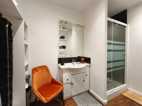 Maison de caractère à vendre 6 pièces LA CHATRE (36) 4 chambres, 2 garage, terrasse, jardin, rivière 269 900€