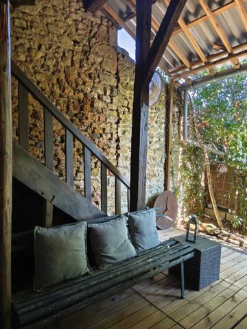 Maison de caractère à vendre 6 pièces LA CHATRE (36) 4 chambres, 2 garage, terrasse, jardin, rivière 269 900€