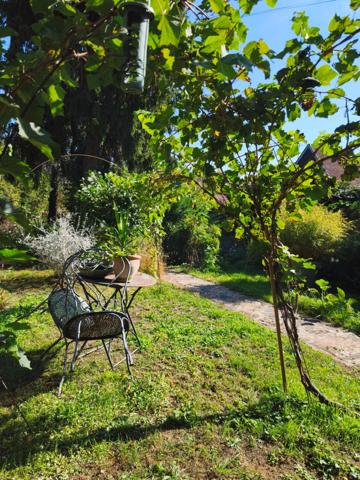 Maison de caractère à vendre 6 pièces LA CHATRE (36) 4 chambres, 2 garage, terrasse, jardin, rivière 269 900€