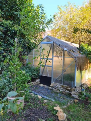 Maison de caractère à vendre 6 pièces LA CHATRE (36) 4 chambres, 2 garage, terrasse, jardin, rivière 269 900€