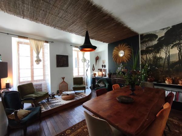 Maison de caractère à vendre 6 pièces LA CHATRE (36) 4 chambres, 2 garage, terrasse, jardin, rivière 269 900€