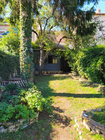 Maison de caractère à vendre 6 pièces LA CHATRE (36) 4 chambres, 2 garage, terrasse, jardin, rivière 269 900€