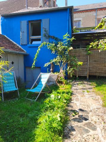 Maison de caractère à vendre 6 pièces LA CHATRE (36) 4 chambres, 2 garage, terrasse, jardin, rivière 269 900€