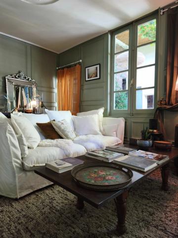Maison de caractère à vendre 6 pièces LA CHATRE (36) 4 chambres, 2 garage, terrasse, jardin, rivière 269 900€