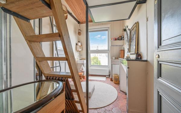 Appartement à vendre    1 pièce • 8,01 m2 Paris 9