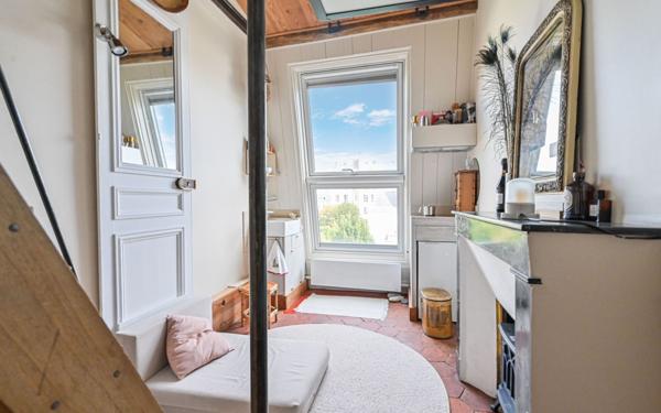 Appartement à vendre    1 pièce • 8,01 m2 Paris 9