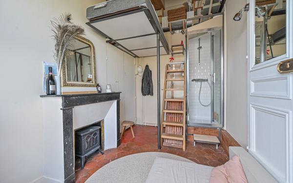 Appartement à vendre    1 pièce • 8,01 m2 Paris 9