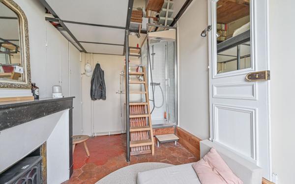 Appartement à vendre    1 pièce • 8,01 m2 Paris 9