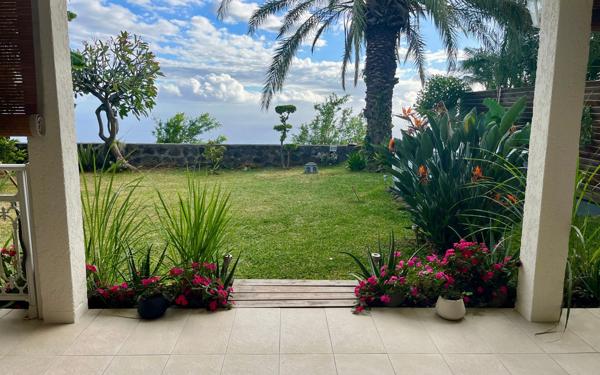 Maison à vendre    5 pièces • 140 m2 Saint-Leu