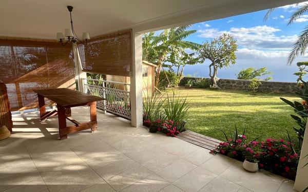 Maison à vendre    5 pièces • 140 m2 Saint-Leu