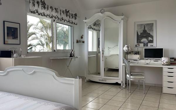 Maison à vendre    5 pièces • 140 m2 Saint-Leu