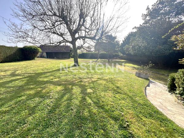 Belle maison familiale 5 chambres, terrain et dépendance, située à GIEVRES (LOIR ET CHER) proche commerces.