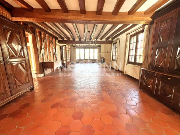 Belle maison familiale 5 chambres, terrain et dépendance, située à GIEVRES (LOIR ET CHER) proche commerces.