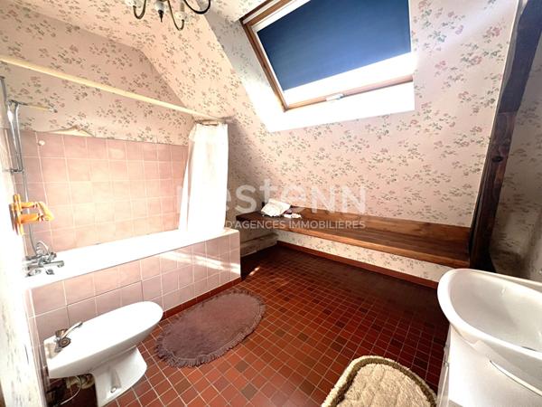 Belle maison familiale 5 chambres, terrain et dépendance, située à GIEVRES (LOIR ET CHER) proche commerces.