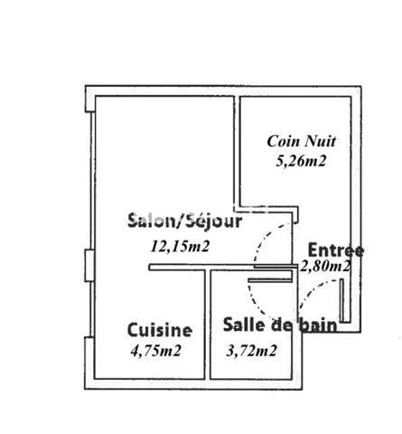 À deux pas de l'Aéroport Le Bourget. Studio lumineux avec coin nuit, cave et parking au dernier étage !