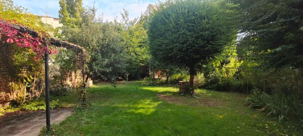 Maison de ville, quartier prisé, beaux volumes, garage et jardin au centre ville de MONTAUBAN
