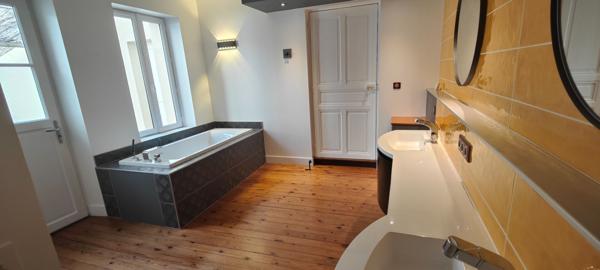 Maison de ville, quartier prisé, beaux volumes, garage et jardin au centre ville de MONTAUBAN