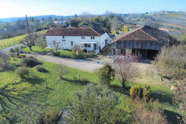 Maison de caractère 213 m2, studio, terrain 4000 m2, dépendances, avec vue dominante, caractère et potentiel