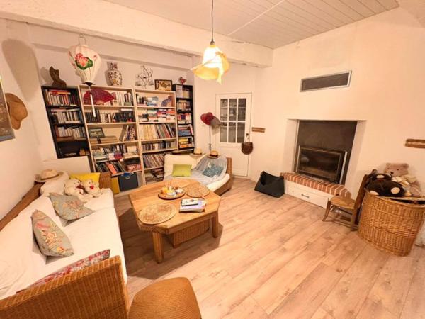 Maison de caractère 213 m2, studio, terrain 4000 m2, dépendances, avec vue dominante, caractère et potentiel