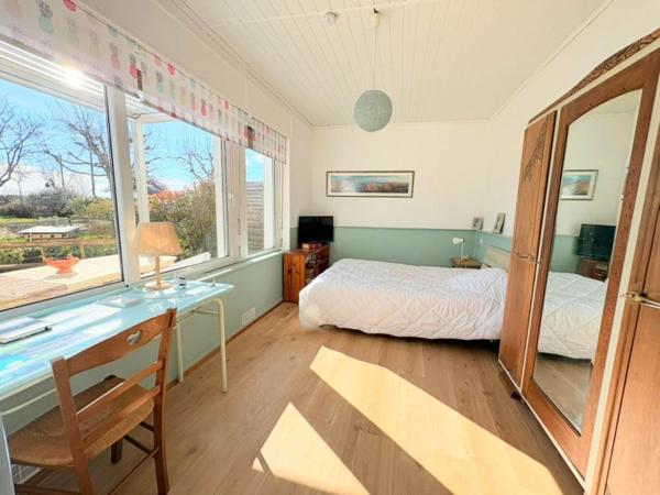 Maison de caractère 213 m2, studio, terrain 4000 m2, dépendances, avec vue dominante, caractère et potentiel