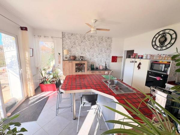 Maison de caractère 213 m2, studio, terrain 4000 m2, dépendances, avec vue dominante, caractère et potentiel