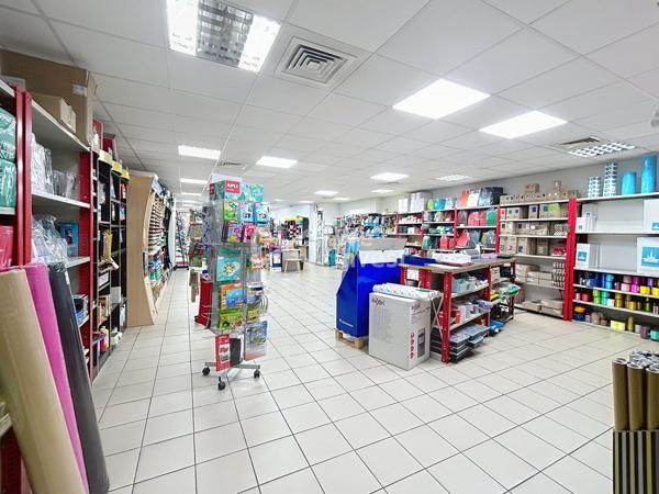 IMMEUBLE MIXTE - MURS ET FONDS DE COMMERCE