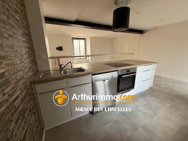 Vente                                                      Immeuble
                        
                     6 pièces                      151 m2                     à Retiers