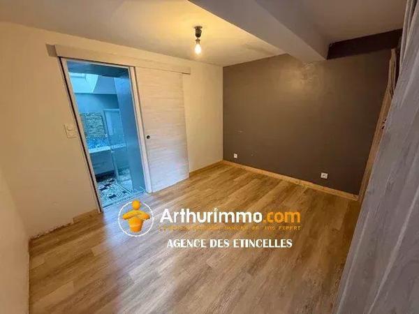 Vente                                                      Immeuble
                        
                     6 pièces                      151 m2                     à Retiers