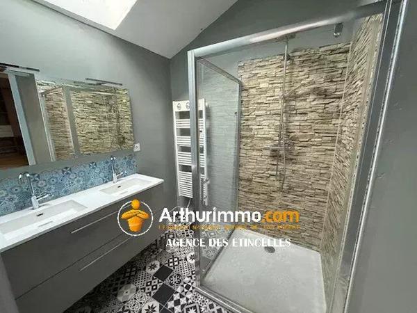 Vente                                                      Immeuble
                        
                     6 pièces                      151 m2                     à Retiers