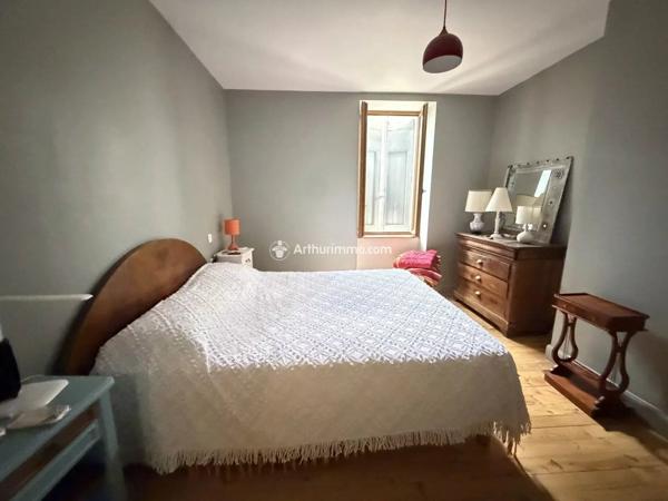 Vente                                                      Maison
                        
                     4 pièces                      130 m2                     à Millau