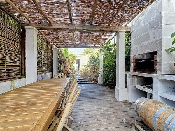 Maison à vendre à DRAIN avec 3 chambres, jardin et dépendances.