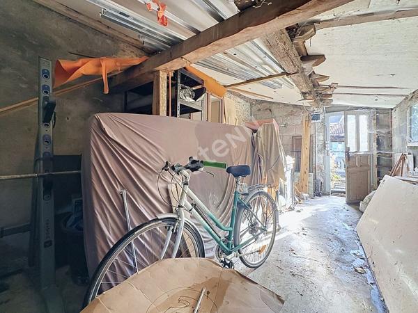Maison à vendre à DRAIN avec 3 chambres, jardin et dépendances.