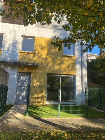 5mn VILLEFRANCHE Type 3 de 63m² hab. en duplex avec jardin et garage.