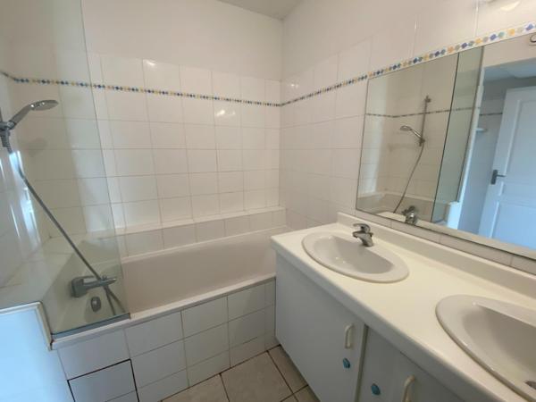 5mn VILLEFRANCHE Type 3 de 63m² hab. en duplex avec jardin et garage.