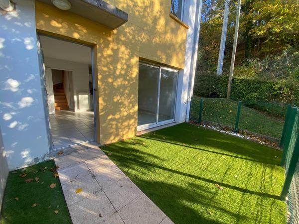 5mn VILLEFRANCHE Type 3 de 63m² hab. en duplex avec jardin et garage.